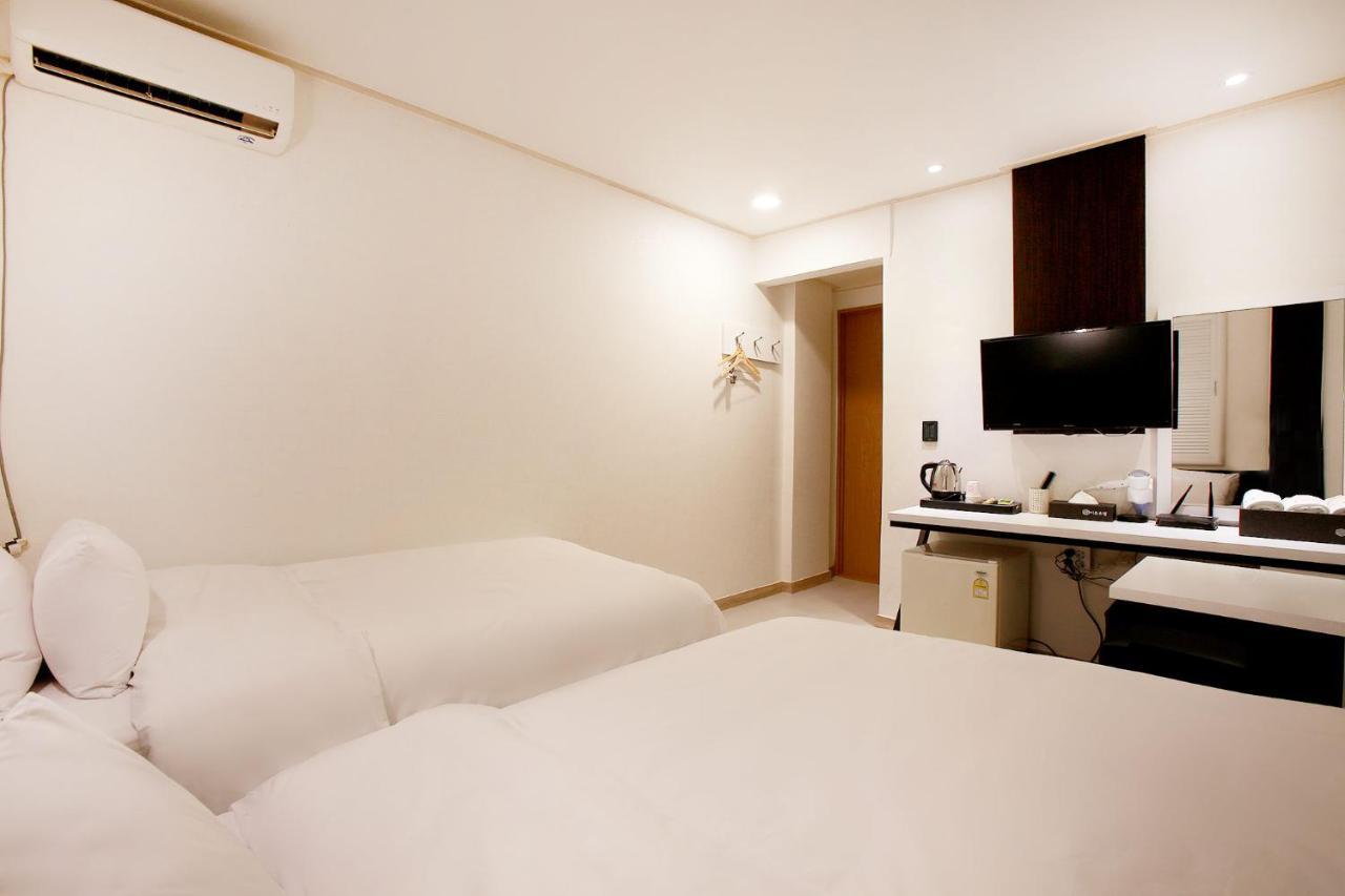 Eton Hotel Chuncheon Bagian luar foto